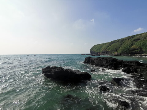 涠洲岛石滩海滩