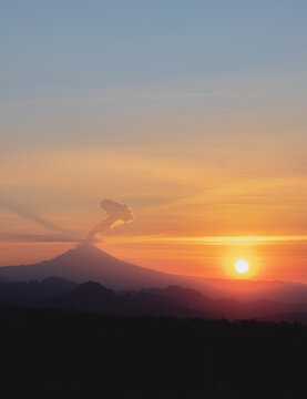 夕阳火山