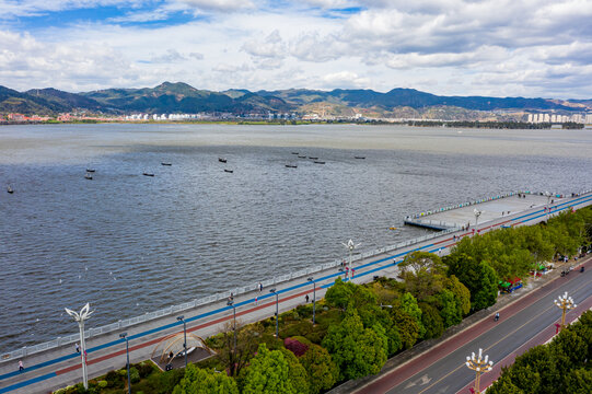 航拍云南昆明滇池海埂大坝平台