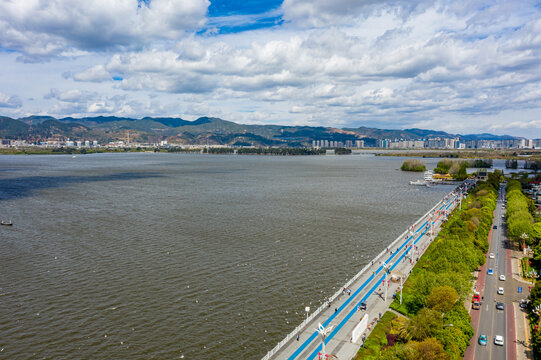 航拍云南昆明滇池海埂大坝平台