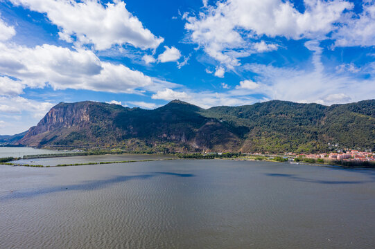 航拍云南昆明西山风景区滇池西