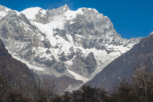 近距离贡嘎雪山