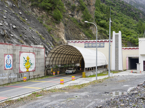 中国熊猫大道巴朗山隧道