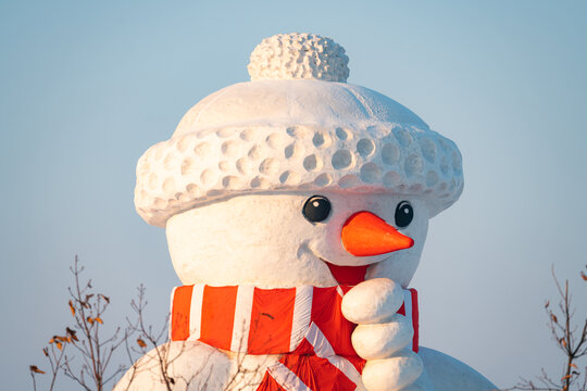 哈尔滨外滩雪人码头大雪人