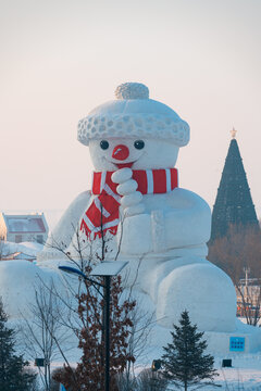 哈尔滨外滩雪人码头大雪人