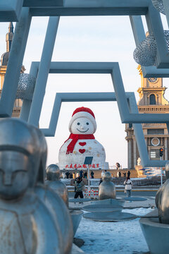 哈尔滨群力音乐长廊大雪人