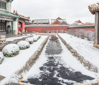 冬天雪后沈阳故宫的园林古建筑