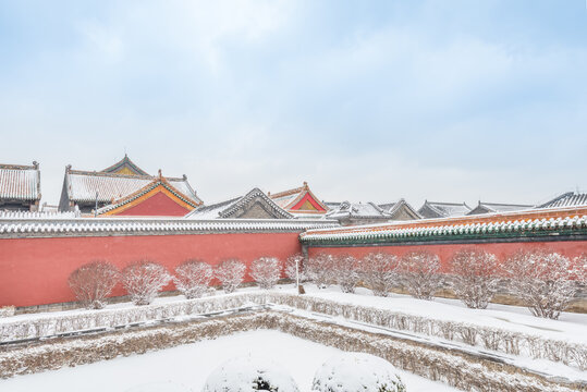 冬天雪后沈阳故宫的园林古建筑