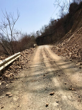 塌方的公路