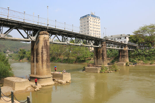 河口中越铁路大桥