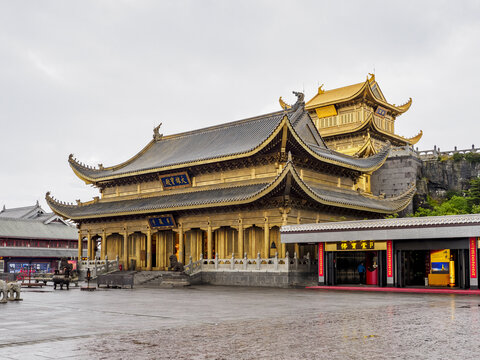 乐山峨眉山金顶华藏寺