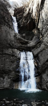 二龙戏珠瀑布自然景观