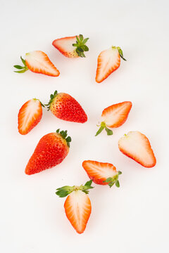 切开的草莓水果