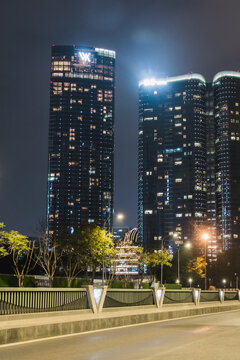 城市高楼夜景