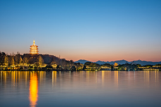 杭州西湖雷峰塔夜景