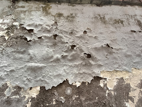 脱壳的老旧砂墙