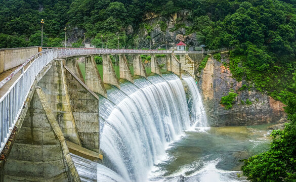 燕子河大峡谷丰坪水库