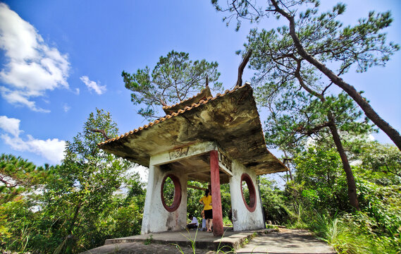 陆川谢鲁山庄望鹤亭