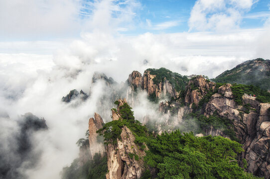 黄山飞来石