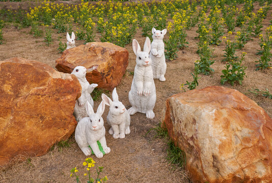 群兔雕塑