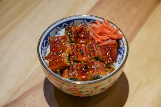 鳗鱼饭鱼生饭日本料理美食