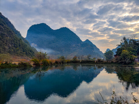 广西靖西鹅泉喀斯特山水风光