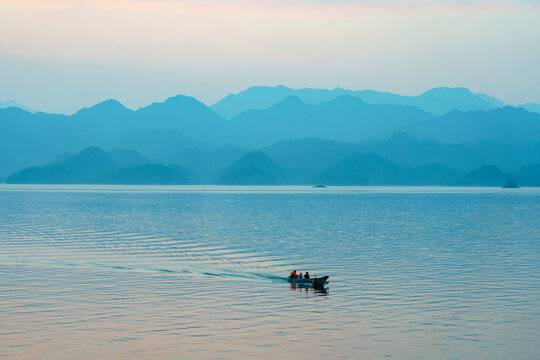 千岛湖孤舟