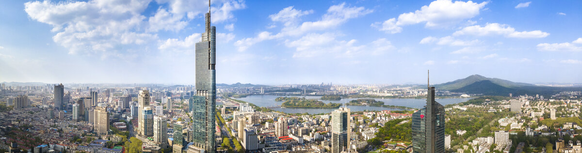 南京紫峰大厦和玄武湖航拍全景