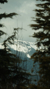 国道上的雪山风景