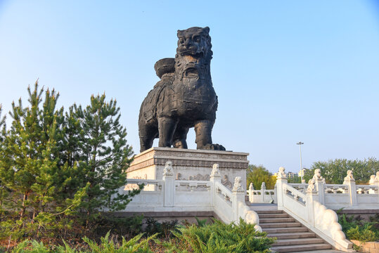 河北省沧州市狮城公园铁狮子