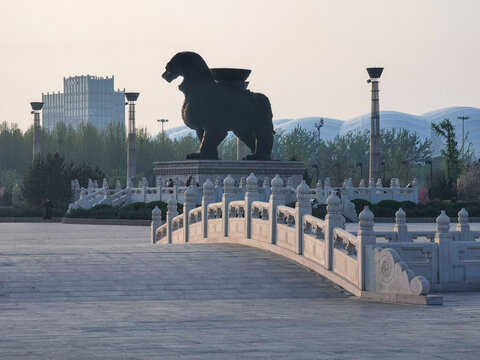 河北省沧州市狮城公园铁狮子