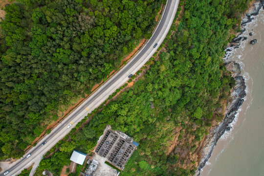 海岛公路与森林航拍