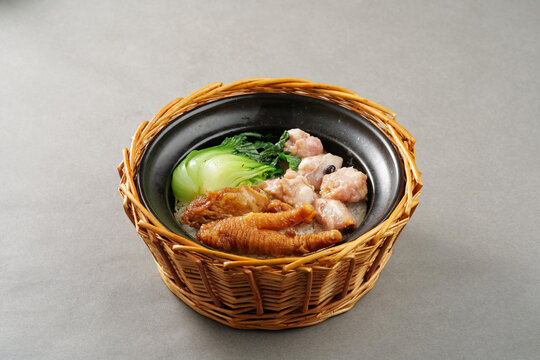 排骨凤爪煲仔饭