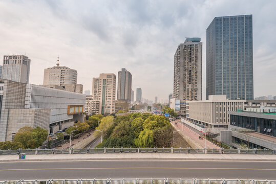 樱花季中国南京的城市风景