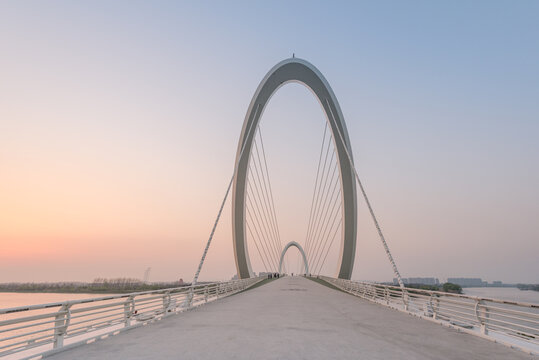 南京眼步行桥的道路建筑