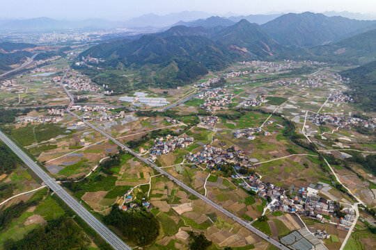 春日五彩田园村庄风光景色秀丽