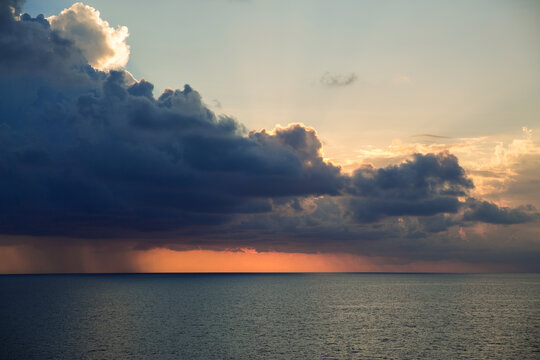 海岛日落夕阳