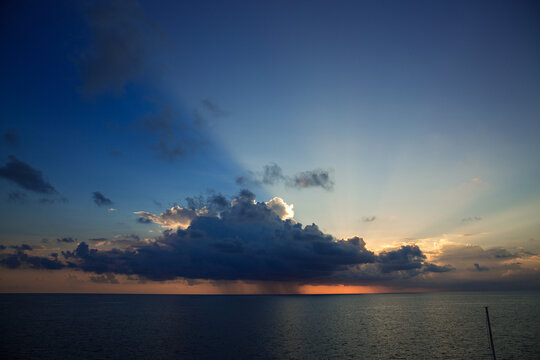 海岛日落夕阳