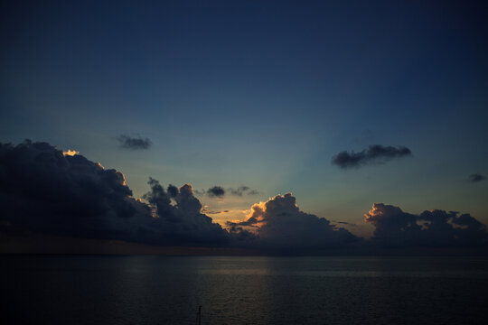 海岛日落夕阳