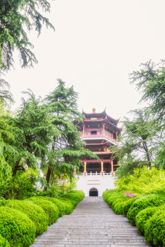 南京雨花台的雨花阁园林古建筑