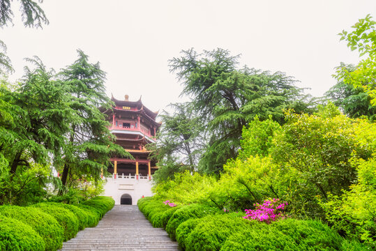 南京雨花台的雨花阁园林古建筑