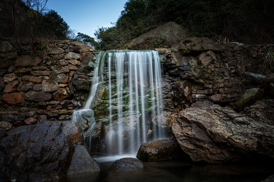 山间流水