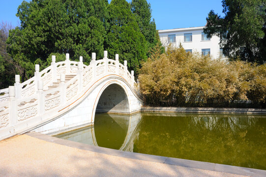 中式石拱桥