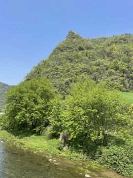 山青水秀