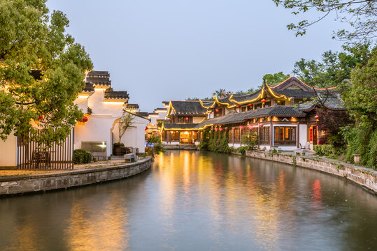 南京白鹭洲公园古建筑夜景