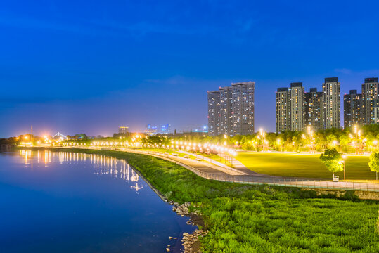 南京的南京眼步行桥建筑夜景