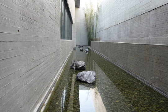 清水混凝土建筑天井水景