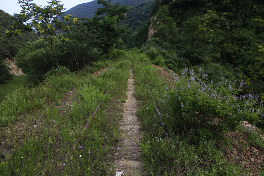 垣铁路横岭关隧道废弃的铁路