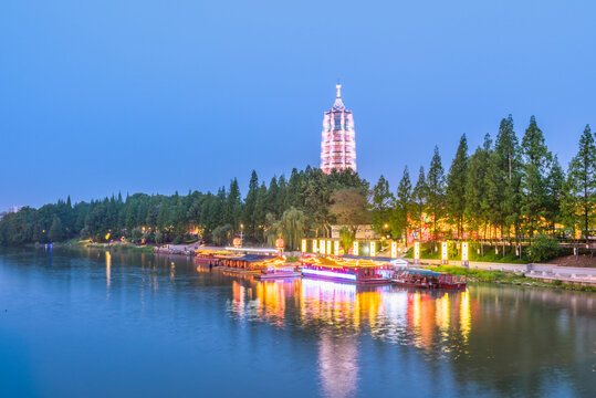 南京秦淮河大报恩寺建筑夜景