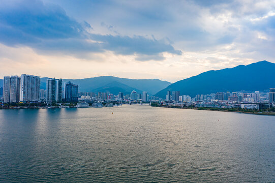 航拍云南大理洱海高原淡水湖泊